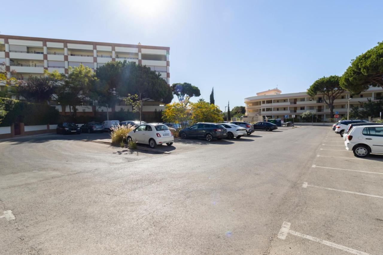 Zarco - Cosy Apartment In Vilamoura With A Balcony With View To The 2 Swimming Pools - Near The Beach & The Marina كوارتيرا المظهر الخارجي الصورة