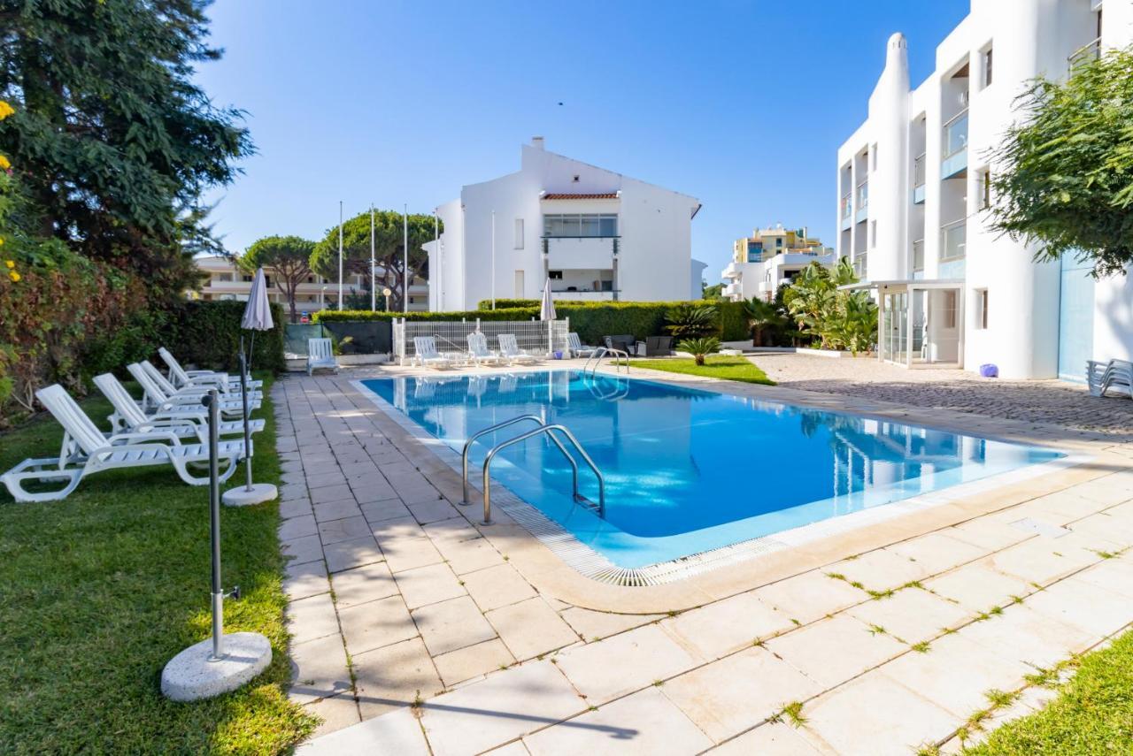 Zarco - Cosy Apartment In Vilamoura With A Balcony With View To The 2 Swimming Pools - Near The Beach & The Marina كوارتيرا المظهر الخارجي الصورة